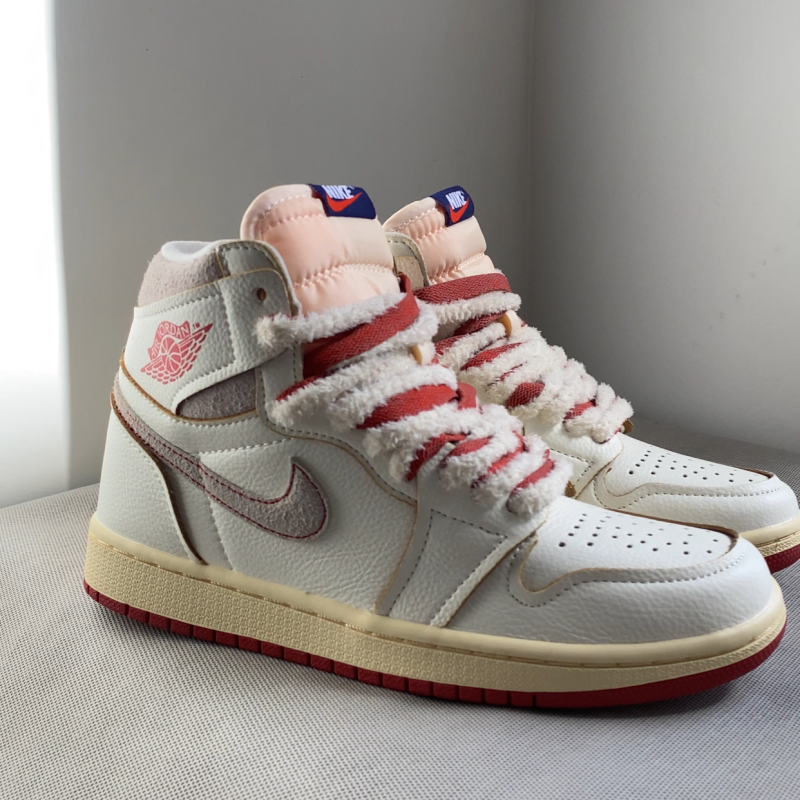 کتونی نایک ایرجردن 1 ساق دار سفید ، قرمز nike air jordan 1 white and red
